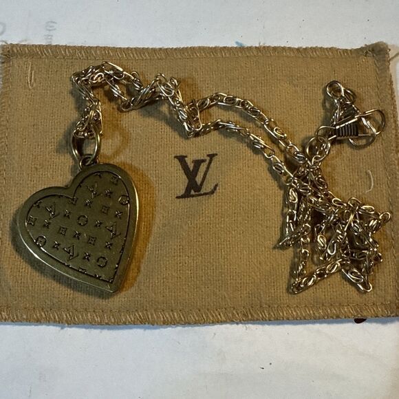 Unbranded Large Gold Tone Heart Shape Moveable Arrow Charm w/ 23” Necklace L-V - Picture 5 of 11